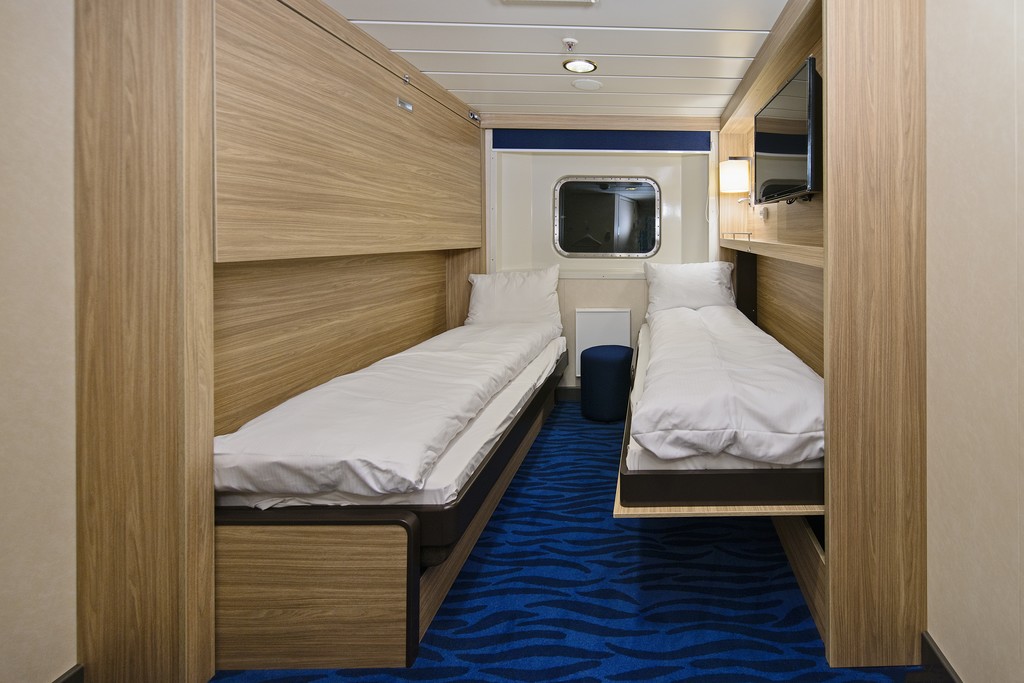 Hurtigrtuen MS Richard With Polar Outside lower deck ofr 2 travellers.jpg